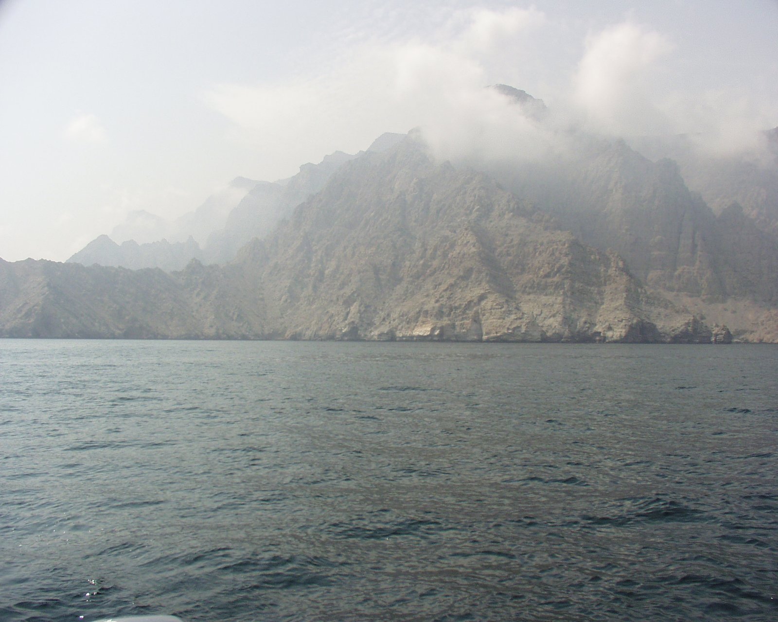 Península de Musandam, em Omã, vista do mar
